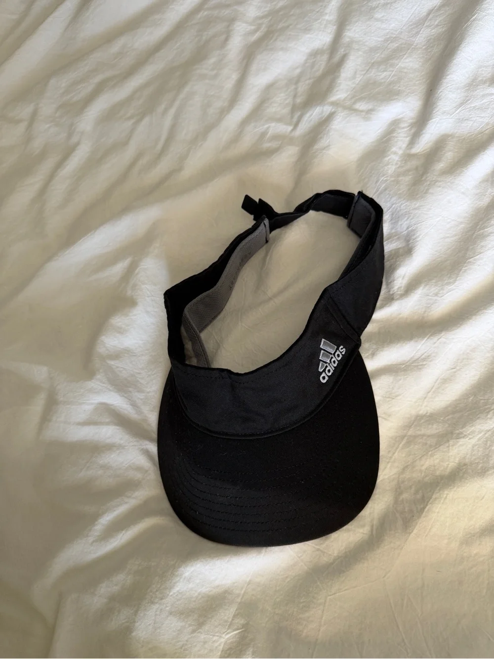 adidas Aeroready Black sun Visor with White Logo Accent hat visor adjustable